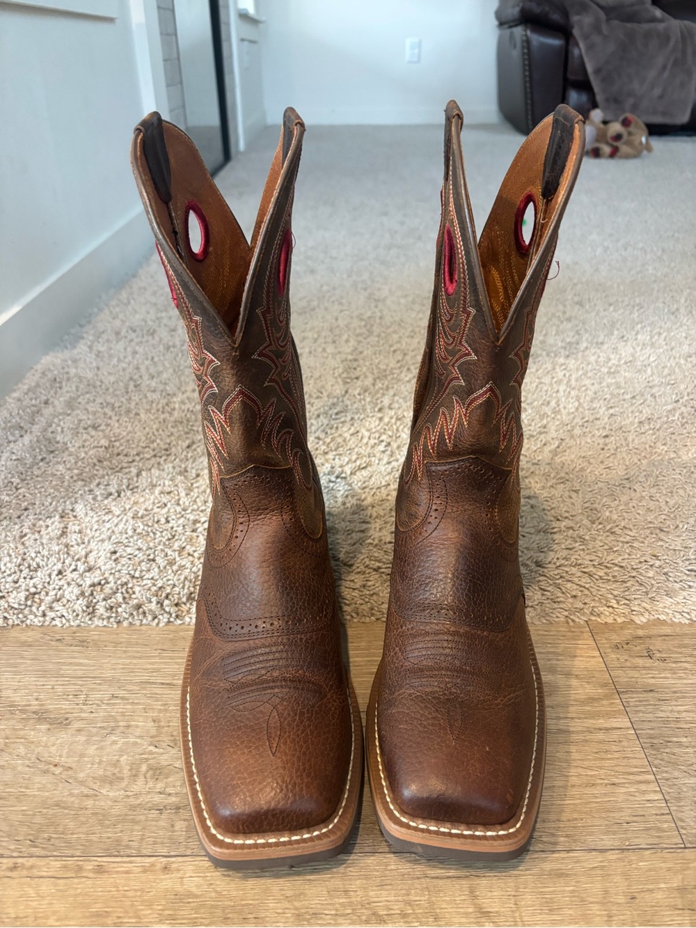 Men's square toe Ariat cowboy boots 10 EE